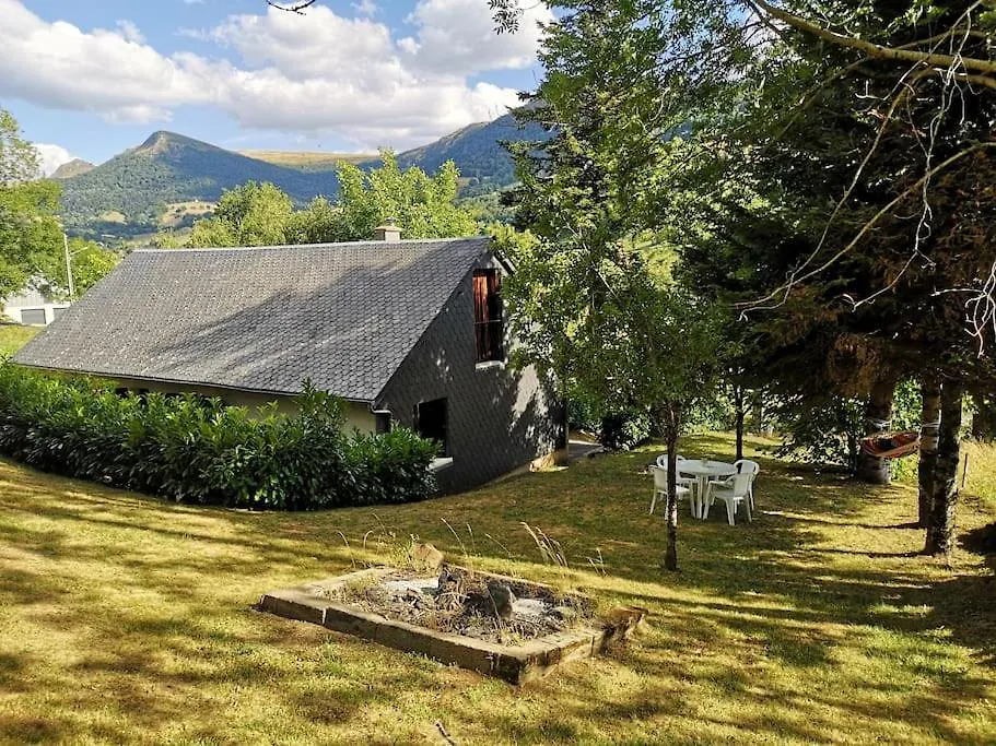 Holiday home Charmant Gite De Montagne Avec Cheminee Saint-Paul-de-Salers