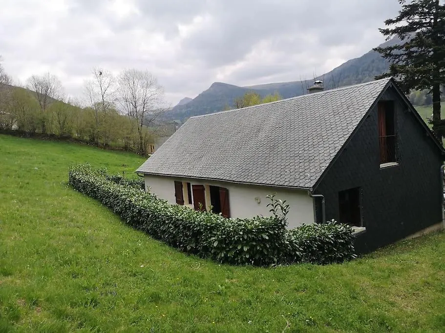 Holiday home Charmant Gite De Montagne Avec Cheminee Saint-Paul-de-Salers